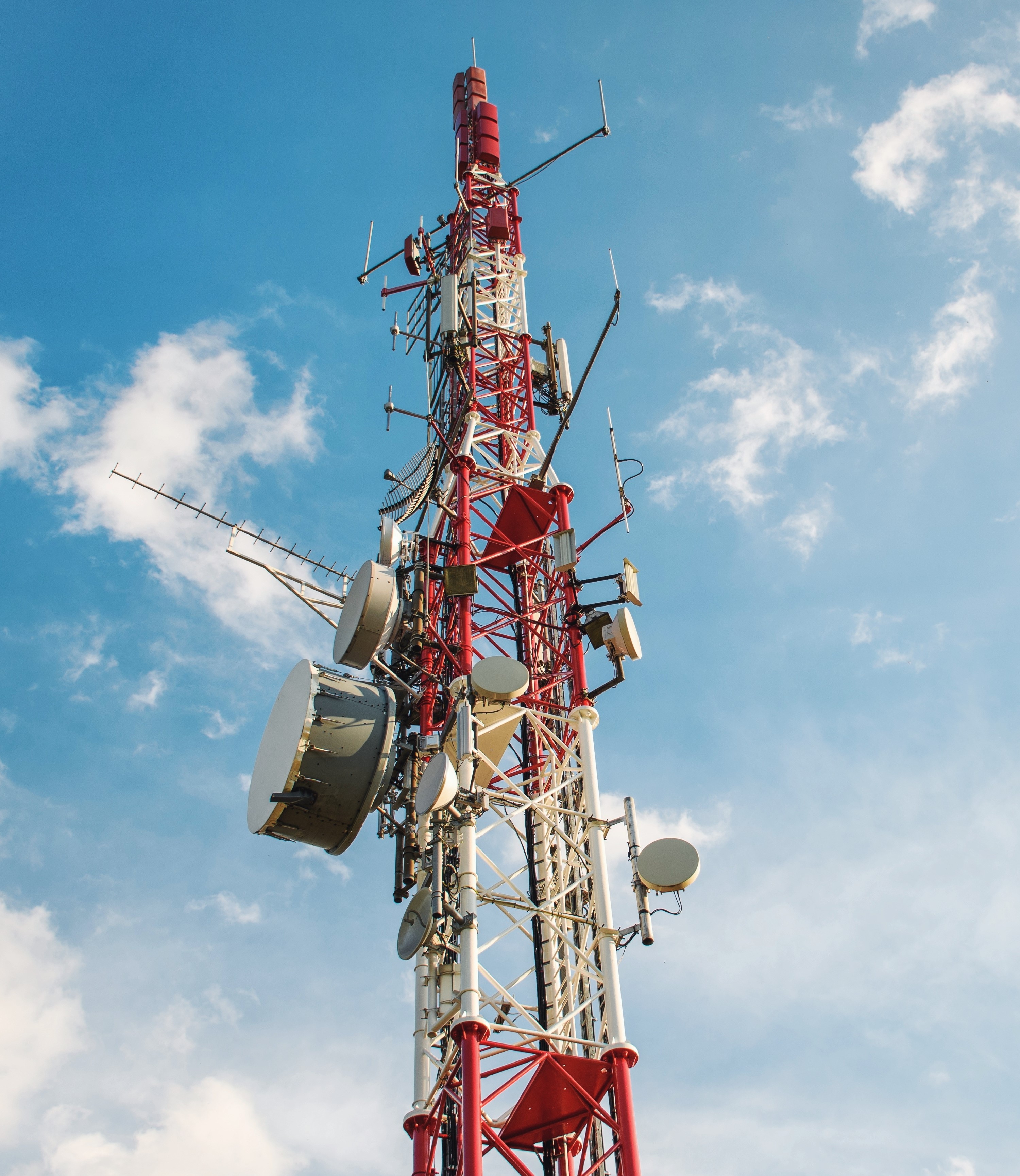 Foto de uma antena de telecom